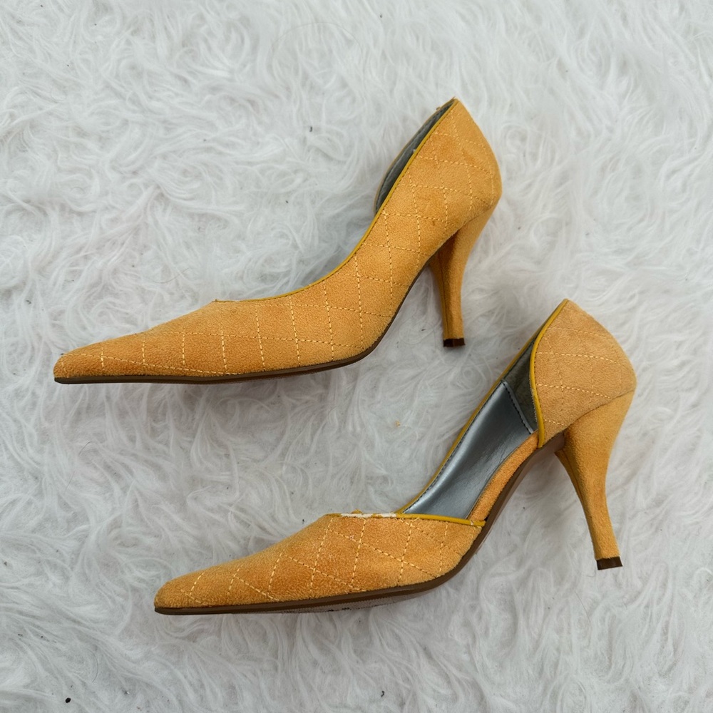 Pointy toes heels